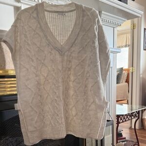 Mersea one size Elegant Libson cable  V-Neck Sweater in Cream EUC